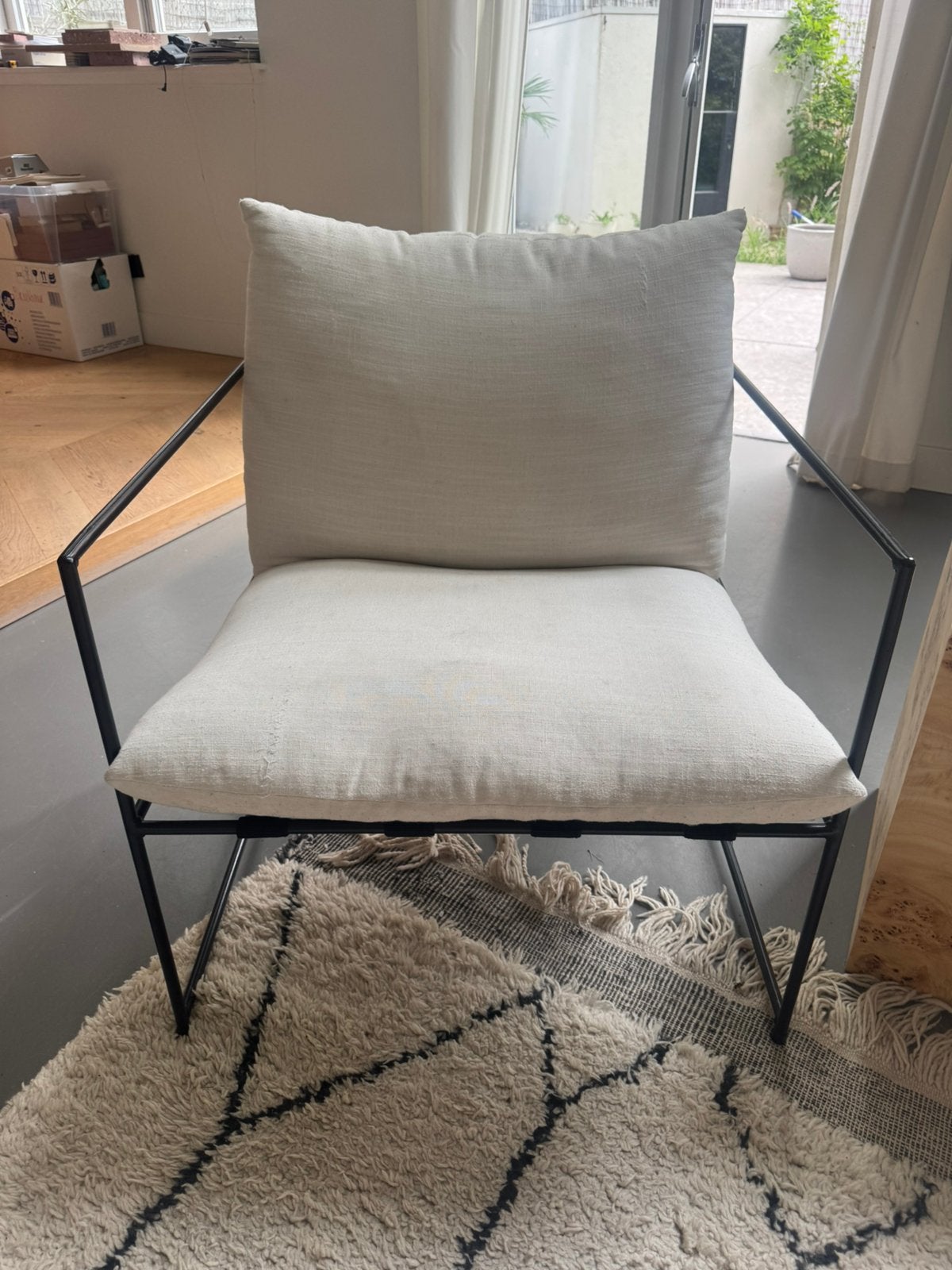 Industriële loungestoel + linnen kussens zwart metalen frame, Huis en Inrichting, Stoelen, Ophalen, Twee, Zwart, Zo goed als nieuw