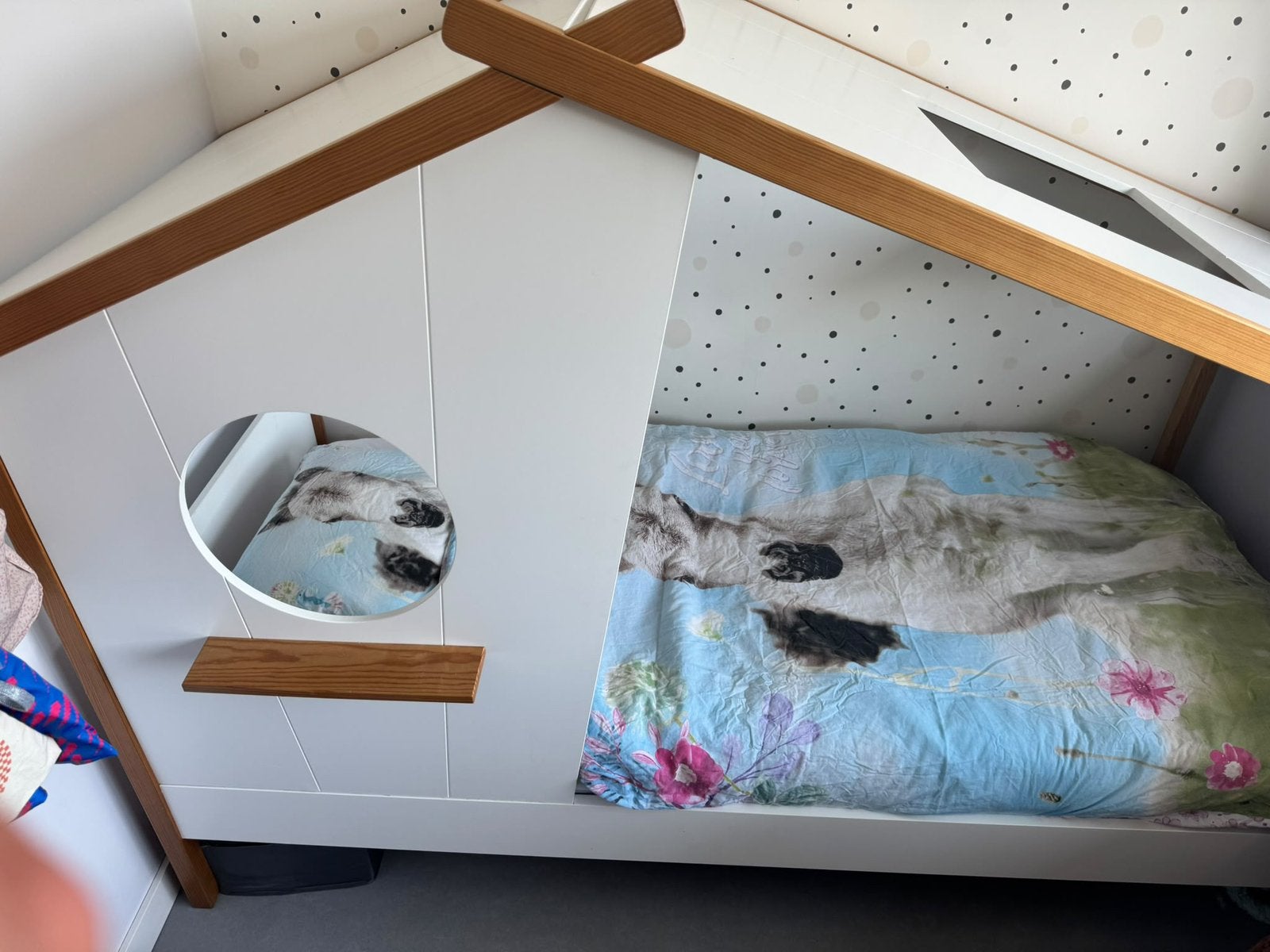 Leuk huisjesbed voor kinderen z.g.a.n., Ophalen, 85 tot 100 cm, Zo goed als nieuw, Matras