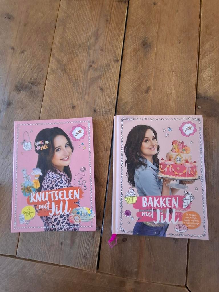 2 boeken, knutselen met Jill en bakken met Jill, Ophalen, Zo goed als nieuw