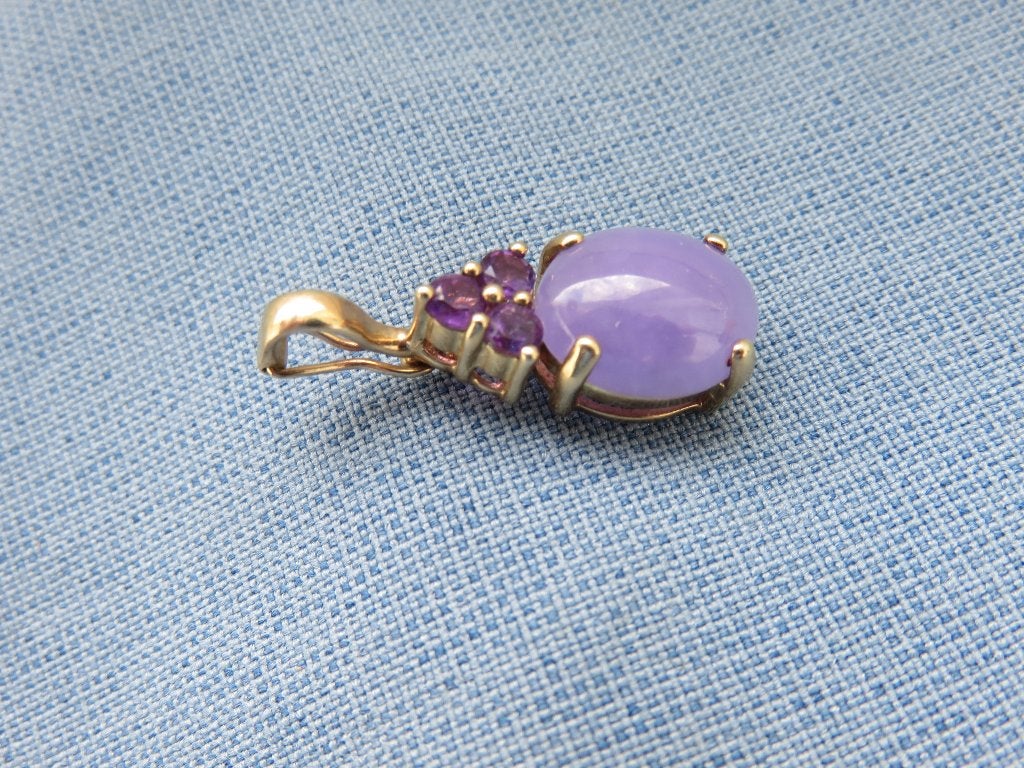 Hangertje met geslepen amethist stenen in 8 karaat goud, Sieraden, Tassen en Uiterlijk, Kettinghangers, Ophalen of Verzenden, Zo goed als nieuw