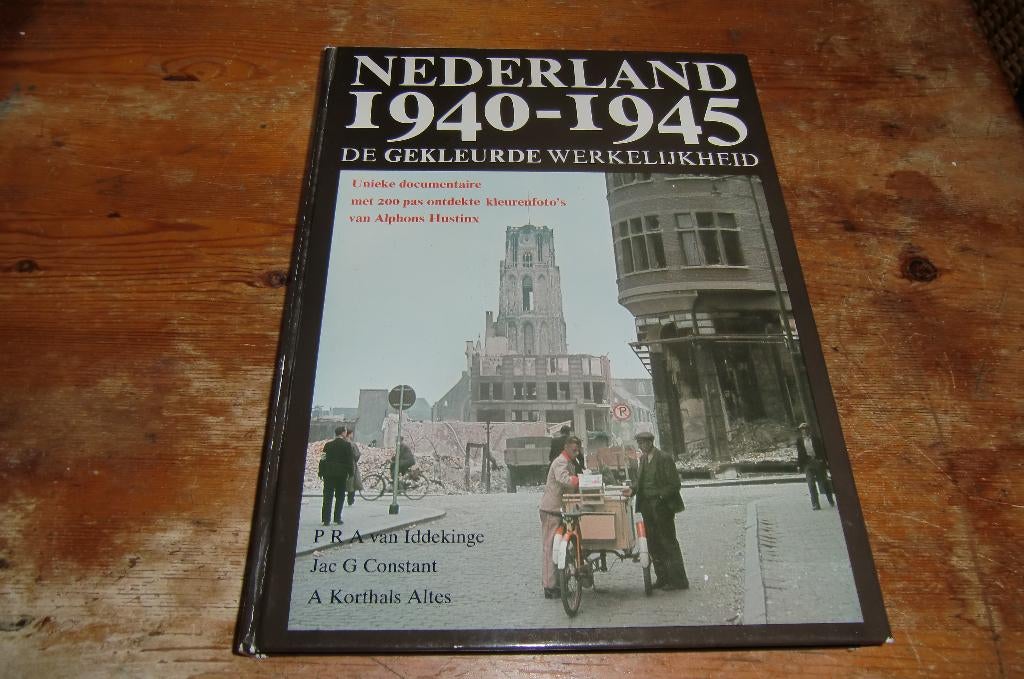 Nederland 1940-1945 Unieke kleurenfoto's (Wo2), 20e eeuw of later, Ophalen of Verzenden, Zo goed als nieuw, Meerdere auteurs