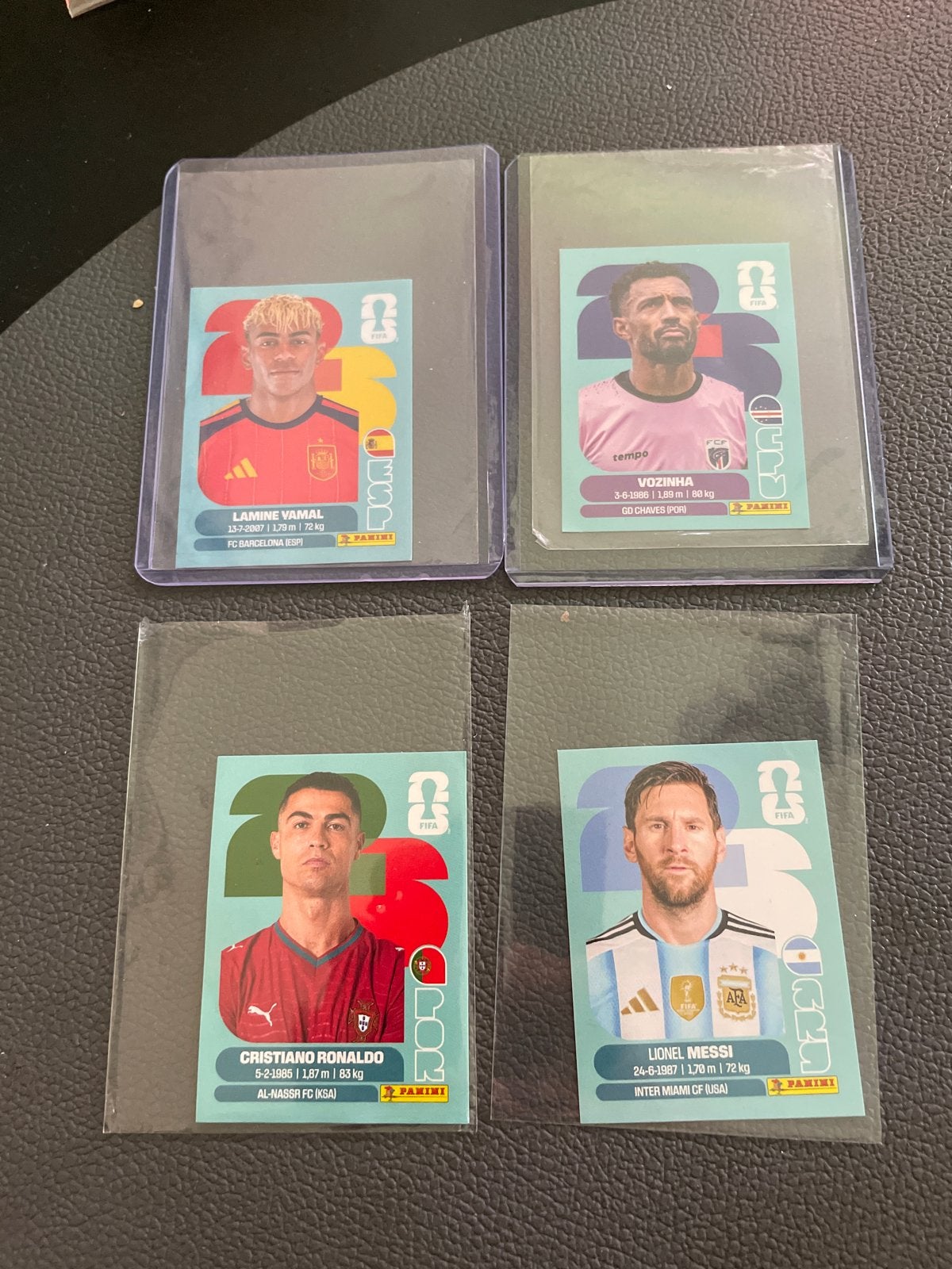 Panini Voetbalplaatjes: Messi, Ronaldo, Yamal, Vozinha, Verzamelen, Sportartikelen en Voetbal, Ophalen of Verzenden, Zo goed als nieuw