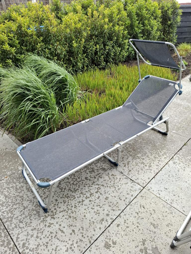 Ligbed met zonnescherm - Grijs, Tuin en Terras, Ligbedden, Gebruikt, Aluminium, Inklapbaar, Verstelbaar, Ophalen