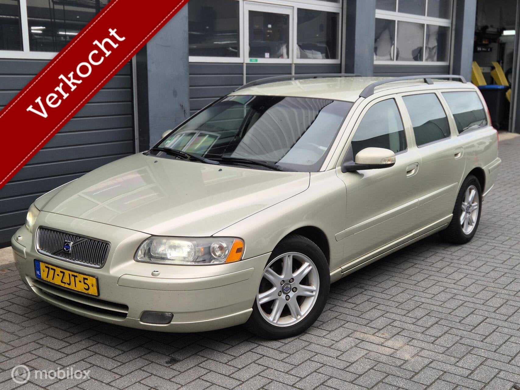 Volvo V70 2.4D Edition | XENON | NAVI | PDC | LEDER |, Auto's, Voorwielaandrijving, 15 km/l, Beige, Automatische klimaatregeling