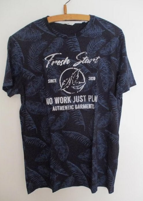 C&A donkerblauw t-shirt met opdruk, maat M, Kleding | Heren, T-shirts, Oosterveldweg 15, 7274 DZ, C&A, Zo goed als nieuw, Stichting Angel's Choice