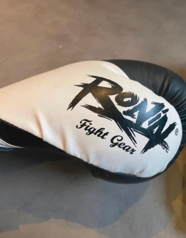 Bokshandschoenen Ronin Fight Gear inclusief bewaarzak, Ophalen of Verzenden, Zo goed als nieuw, Bokshandschoenen