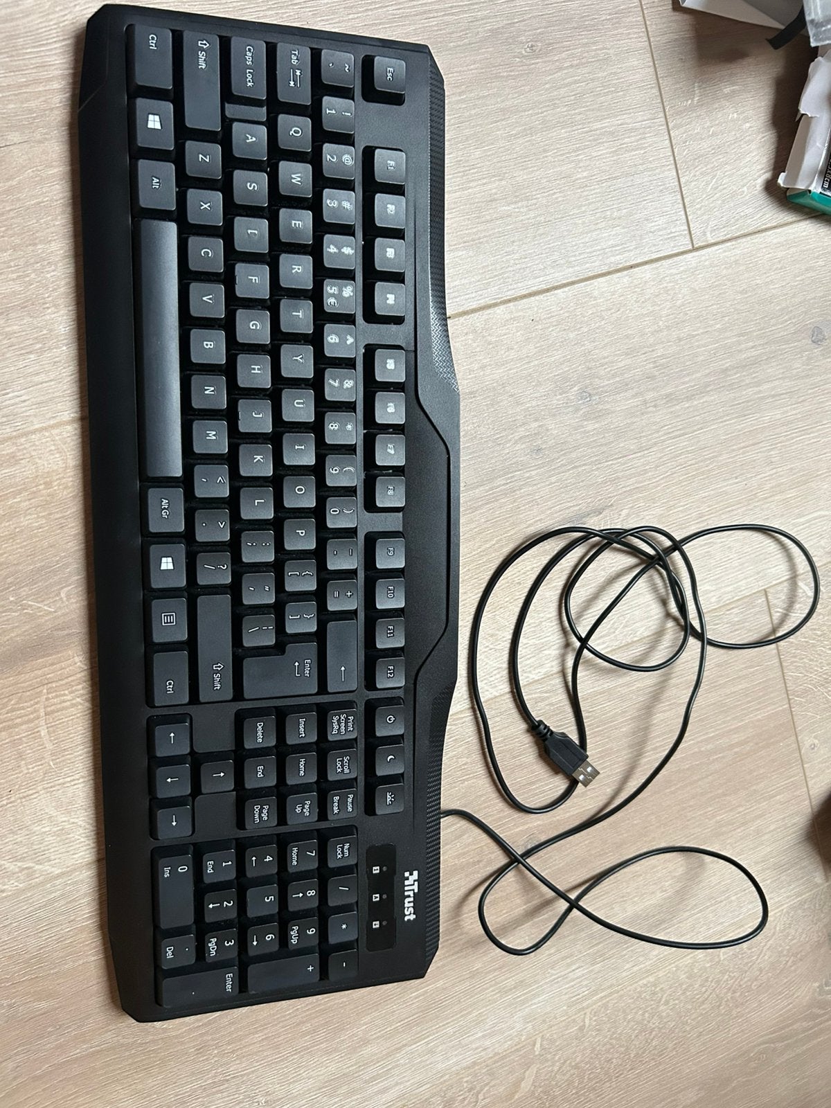 Trust Toetsenbord - Bedraad QWERTY - Zo goed als nieuw, Computers en Software, Ophalen, Qwerty, Zo goed als nieuw, Bedraad