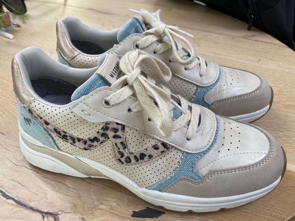 Mustang sneakers maat 39, Beige, Ophalen of Verzenden, Sneakers of Gympen, Zo goed als nieuw