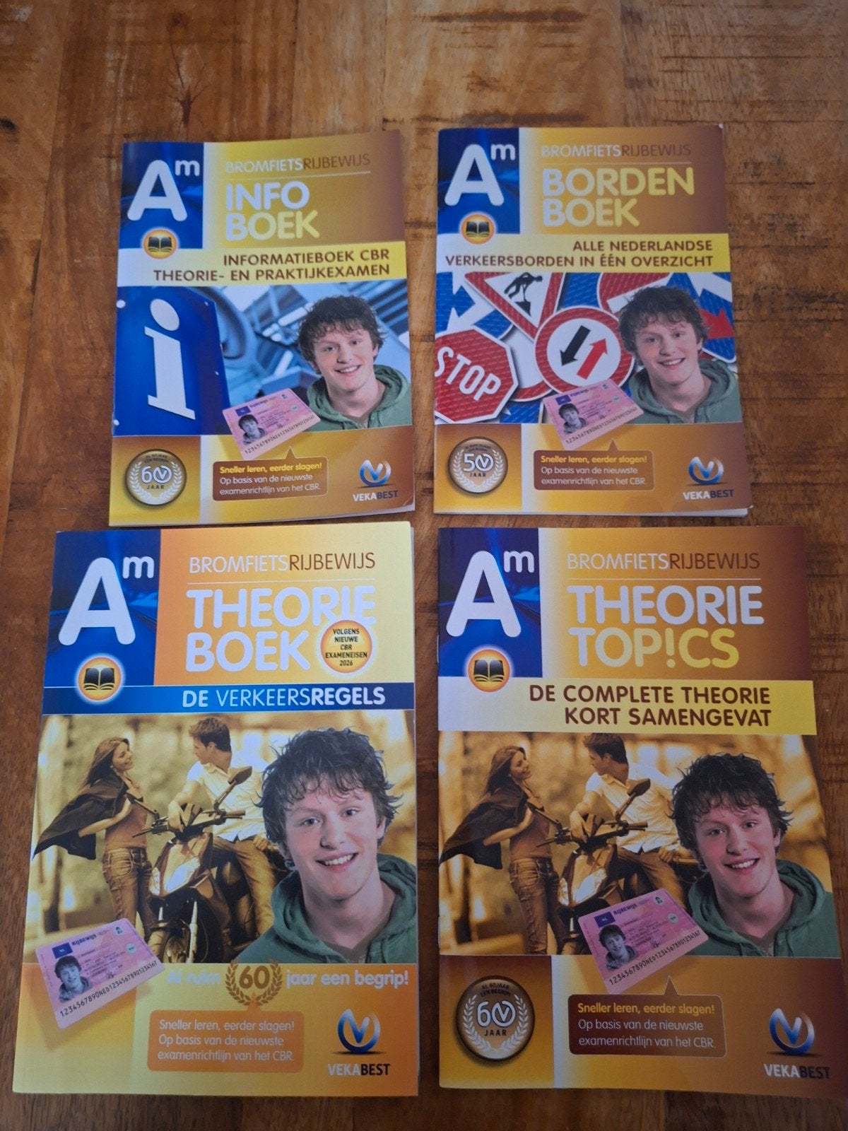 Bromfietsrijbewijs boeken set (4 stuks) - VEKABEST, Boeken, Ophalen of Verzenden, Zo goed als nieuw, Overige niveaus, VEKABEST