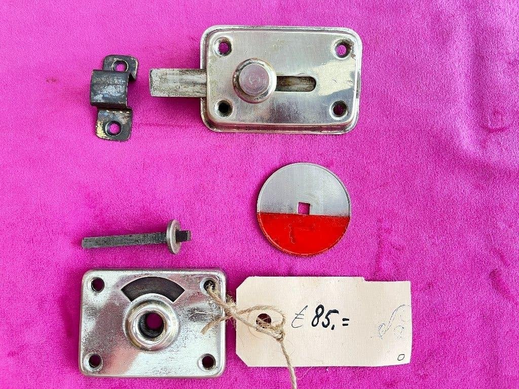 Div. oude toilet sluiting, badkamer, wc slot, vrij en bezet, Doe-het-zelf en Verbouw, Ophalen of Verzenden, Gebruikt, Chroom, Schuif of Grendel