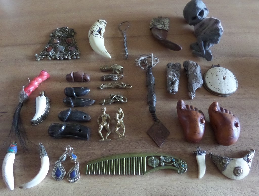 amuletten erotische hangers etc. Voodoo poppen, Boeddha etc, Ophalen of Verzenden