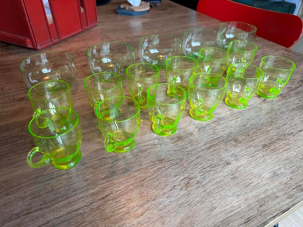 Uraniumglas Annagroen kopjes , set van 12 stuks, Antiek en Kunst, Ophalen of Verzenden