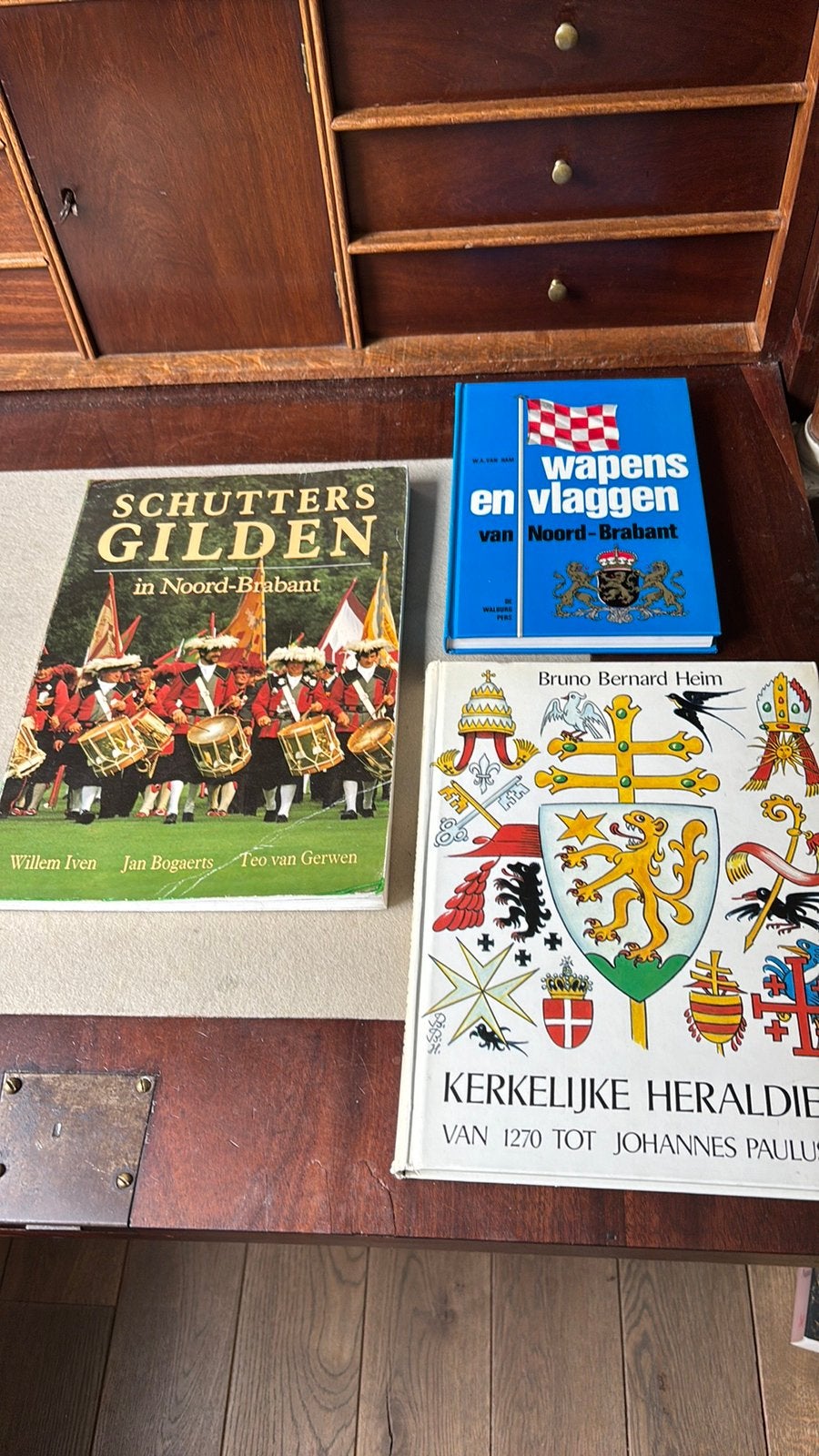 Wapens en vlaggen - Schuttersgilden- Kerkelijke Heraldiek, Boeken, Ophalen of Verzenden, Gelezen