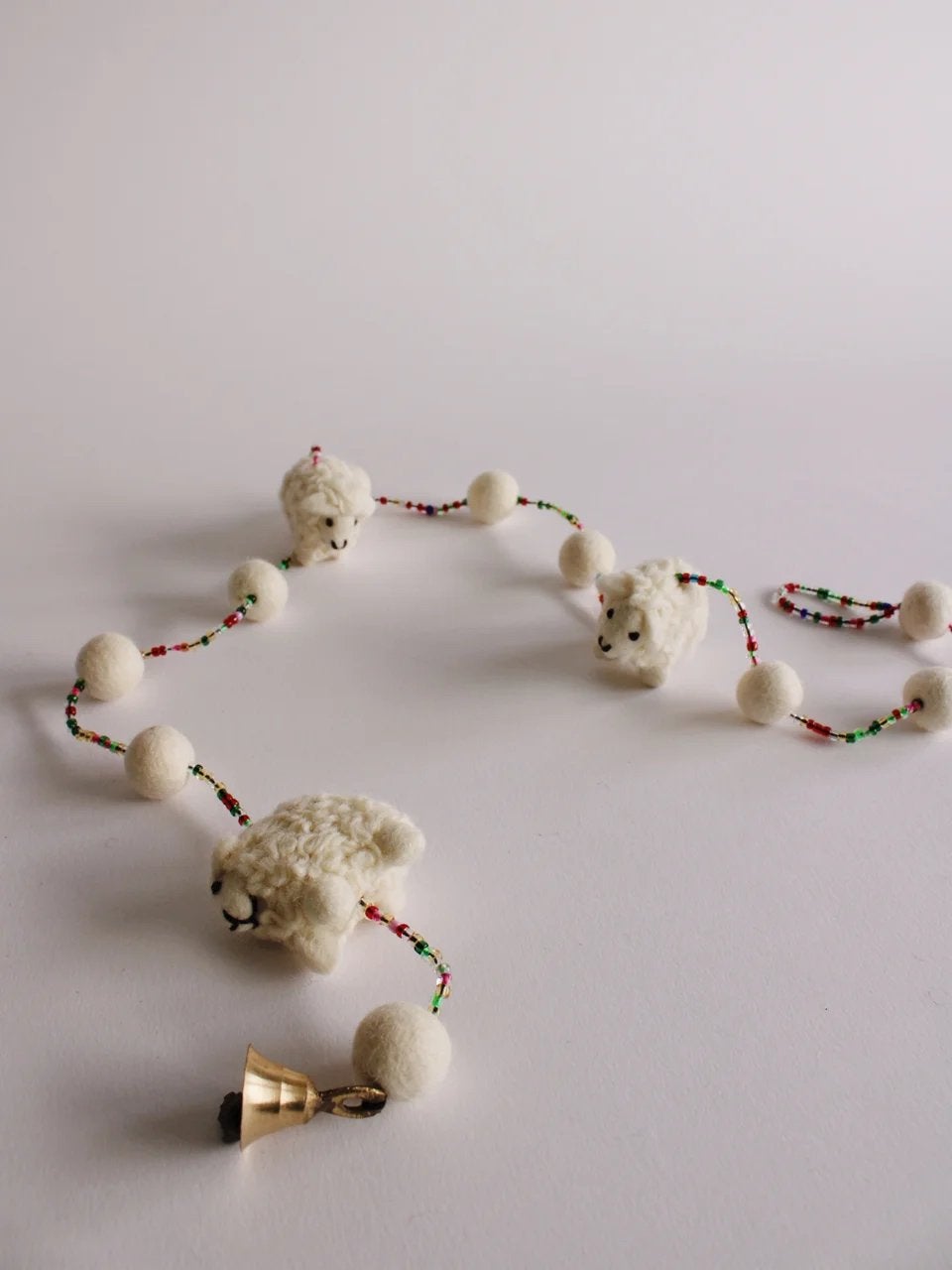 VILTEN HANGER MET KRALEN | SCHAAP (NIEUW), Wolvilt, -, Figuurtje(s), -