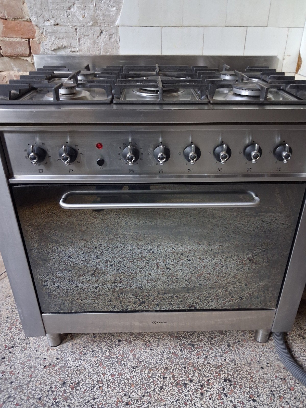 gasfornuis met 5 pitten Indesit., Ophalen, Gebruikt, 60 cm of meer, Gas