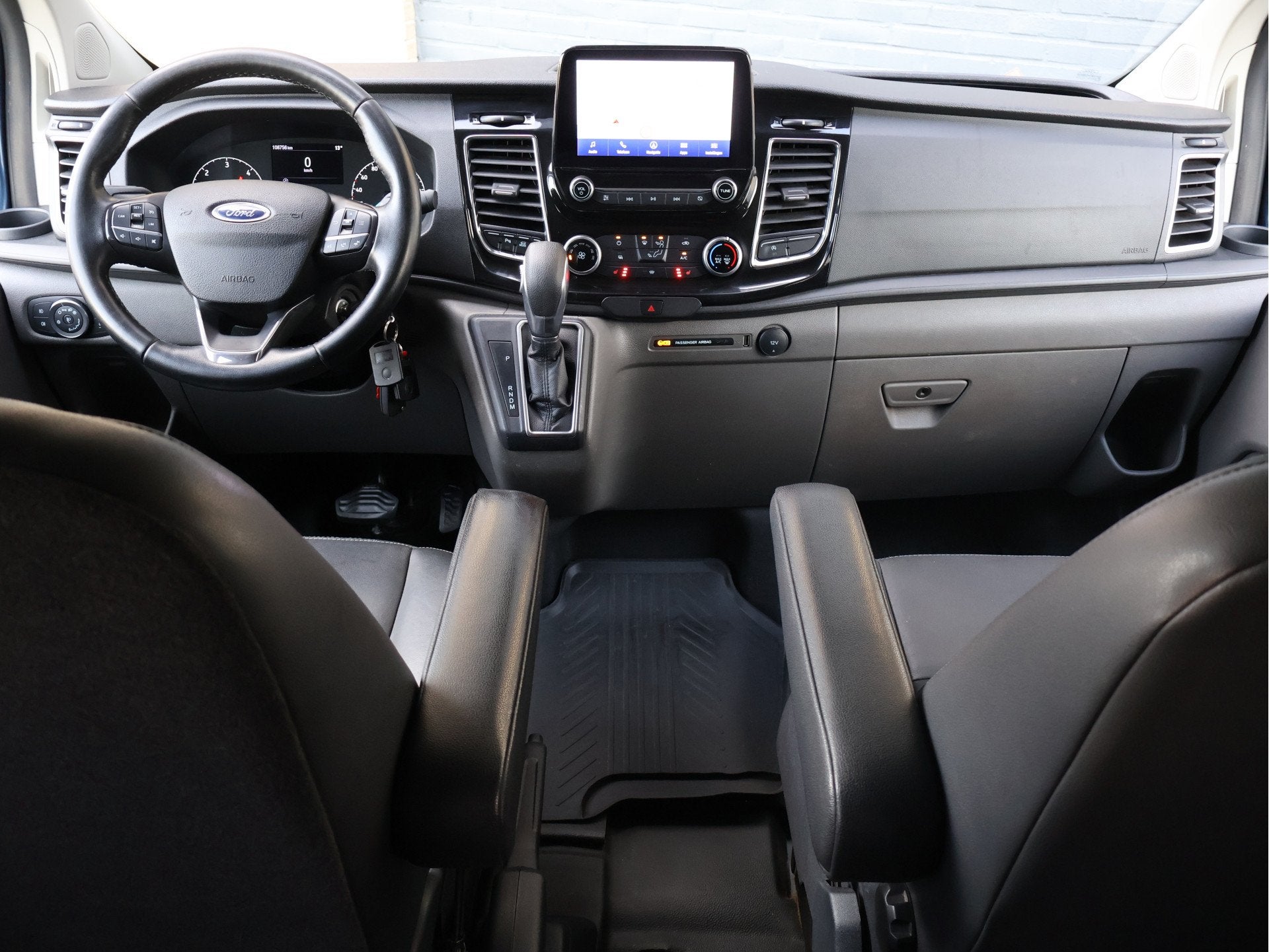 Ford Transit Custom 320 2.0 TDCI L2H1 Sport Automaat | Carpl, Bi-Xenon koplampen, 4 cilinders, Blauw, Leder en Stof