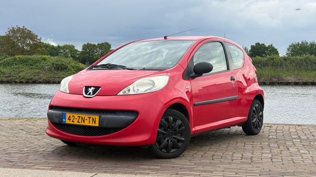 Peugeot 107 1.0 12V 3DR 2008 Rood, Auto's, Voorwielaandrijving, 4 stoelen, 68 pk, Origineel Nederlands