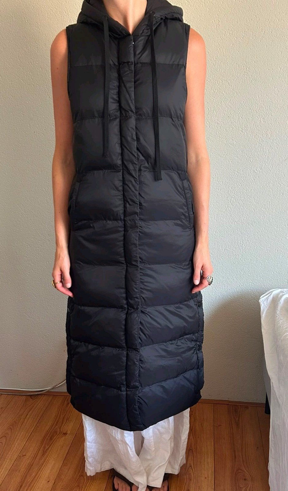 Sisters Point lange gewatteerde bodywarmer met capuchon, Zwart, Sisters Point, Ophalen of Verzenden, Zo goed als nieuw
