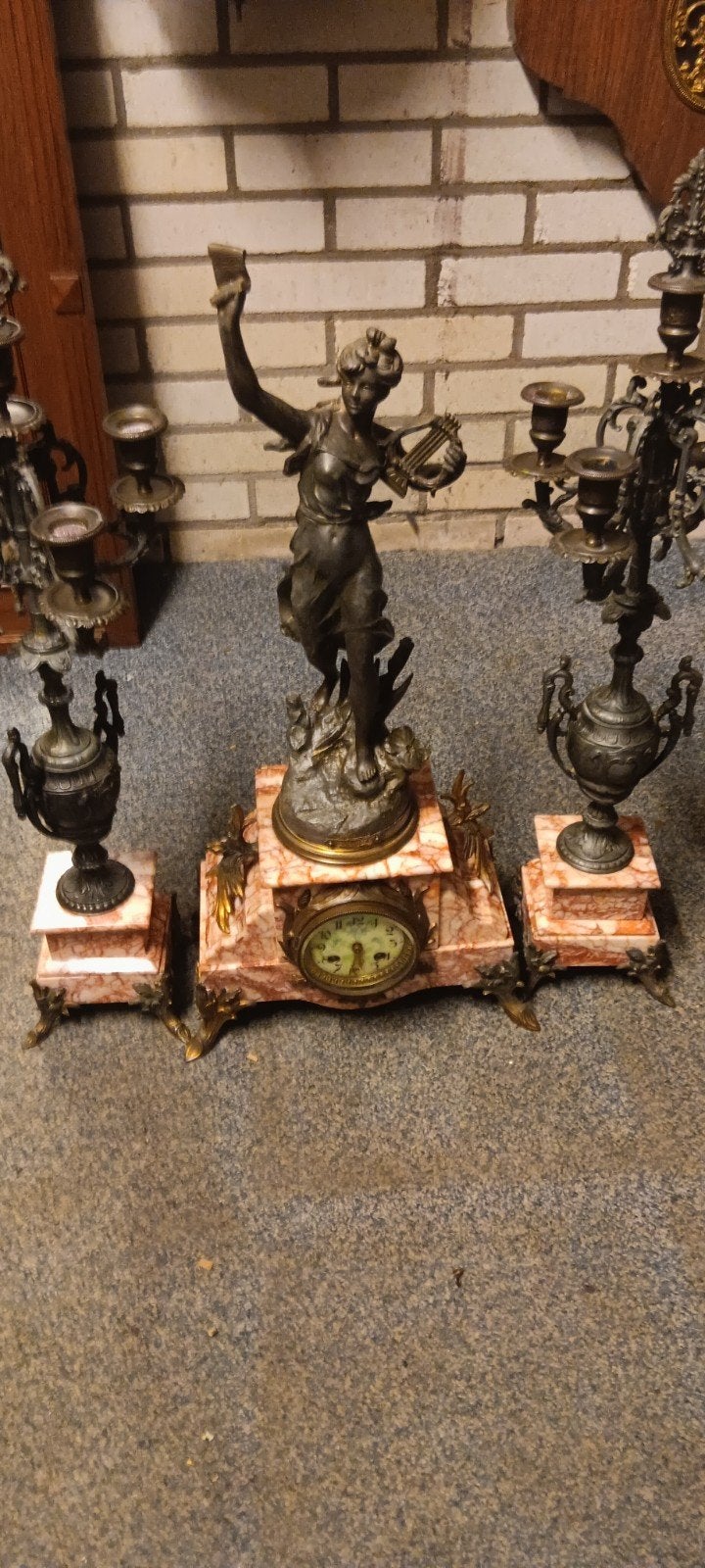te koop klokstel met iets werk veren goed zie foto s te koop, Ophalen, Koper of Brons