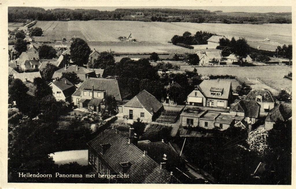 Hellendoorn Panorama met berggezicht - 1954 gelopen, Ophalen of Verzenden, 1940 tot 1960, Gelopen, Overijssel