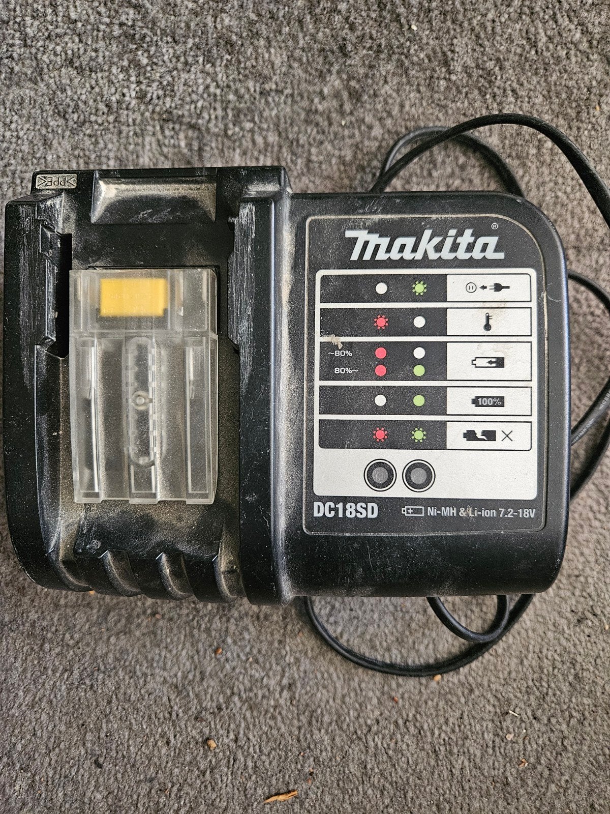 Makita oplader 18v, Doe-het-zelf en Verbouw, Gereedschap | Machine-onderdelen en Toebehoren, Ophalen of Verzenden