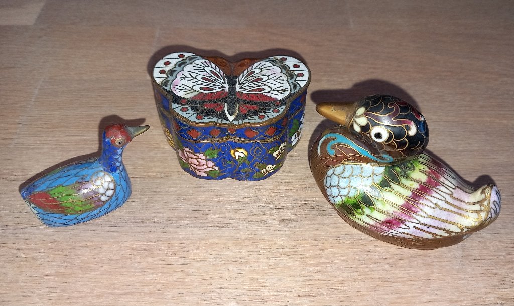 Cloisonne eenden beelden en vlinderdoosje, Verzamelen, Beelden en Beeldjes, Ophalen of Verzenden, Zo goed als nieuw, Overige typen