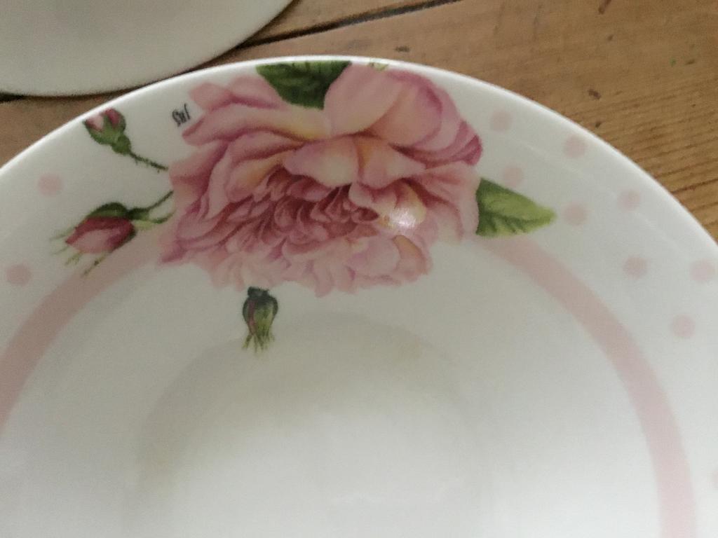 3 toetjes schaaltjes Janneke Brinkman Roses., Ophalen, Overige stijlen, Porselein, Schaal of Schalen