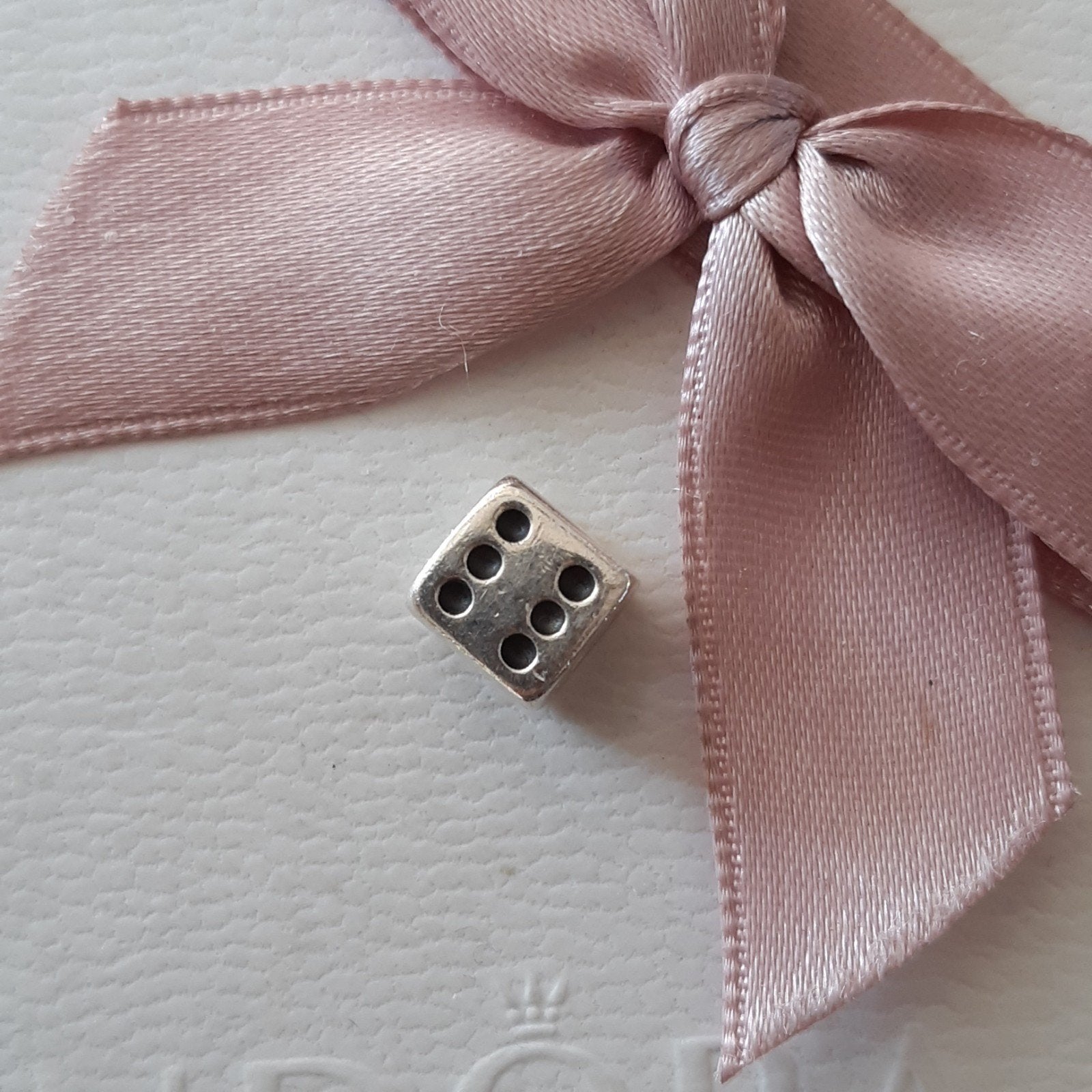 Pandora dobbelsteentje ECHT Als NIEUW, Sieraden, Tassen en Uiterlijk, Bedels, Verzenden, Pandora, Zo goed als nieuw, 1 bedel