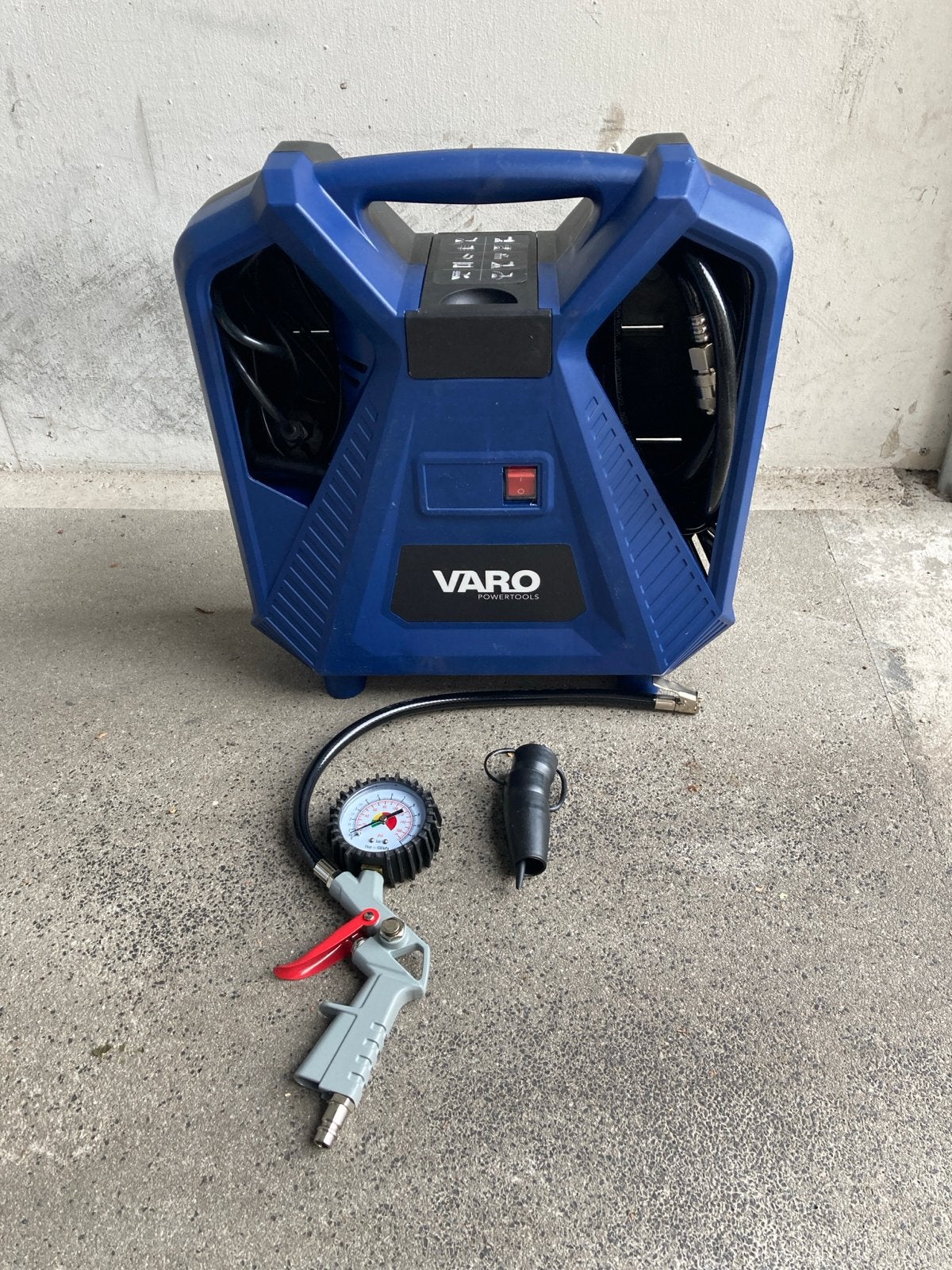 Varo PowerTools Compressor 1100W 8Bar 180L/min, Doe-het-zelf en Verbouw, Compressors, Ophalen, 6 tot 10 bar, Zo goed als nieuw