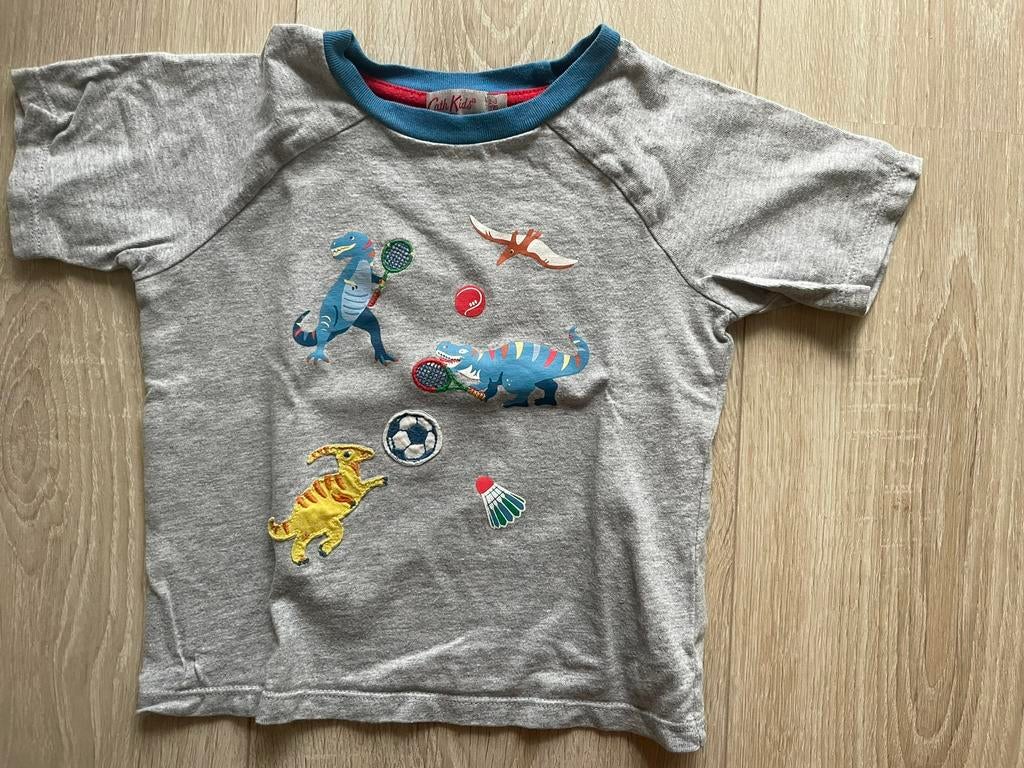 Grijs tshirtje met dino’s Cath Kidston maat 98, Ophalen of Verzenden, Zo goed als nieuw, Jongen of Meisje, Shirt of Longsleeve
