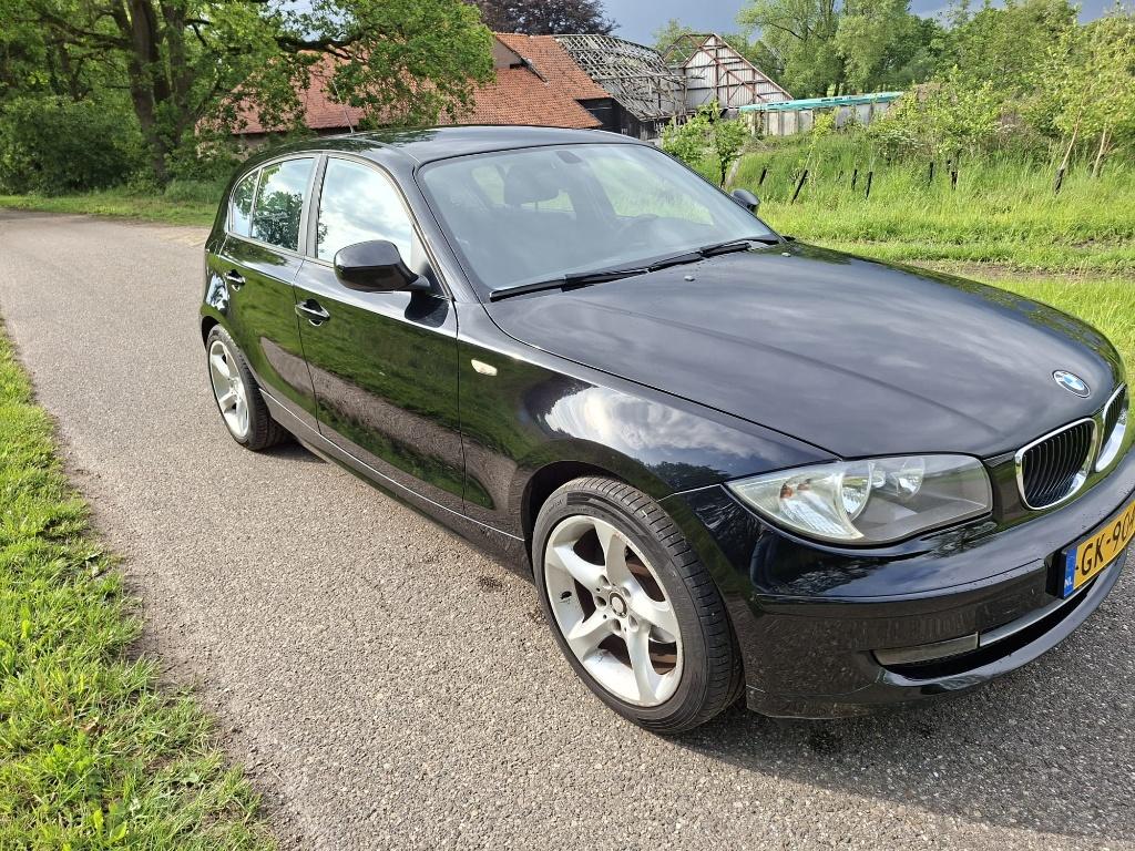 BMW 1-Serie 2.0 116I - 2010 Zwart - Airco - Nieuwe Motor, Auto's, 1-Serie, Euro 5, 1995 cc, Zwart