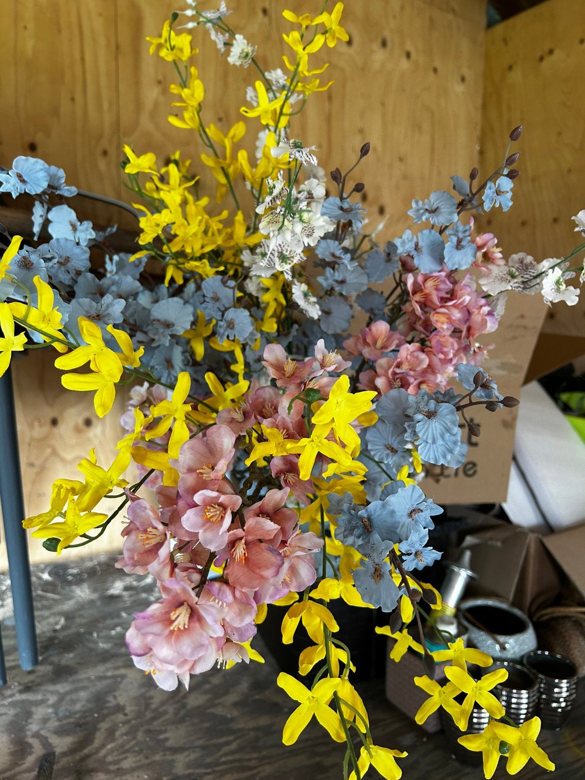 Mooie set kunstbloemen zijde roze geel blauw wit, Ophalen, Binnen, 90 cm, Zijde