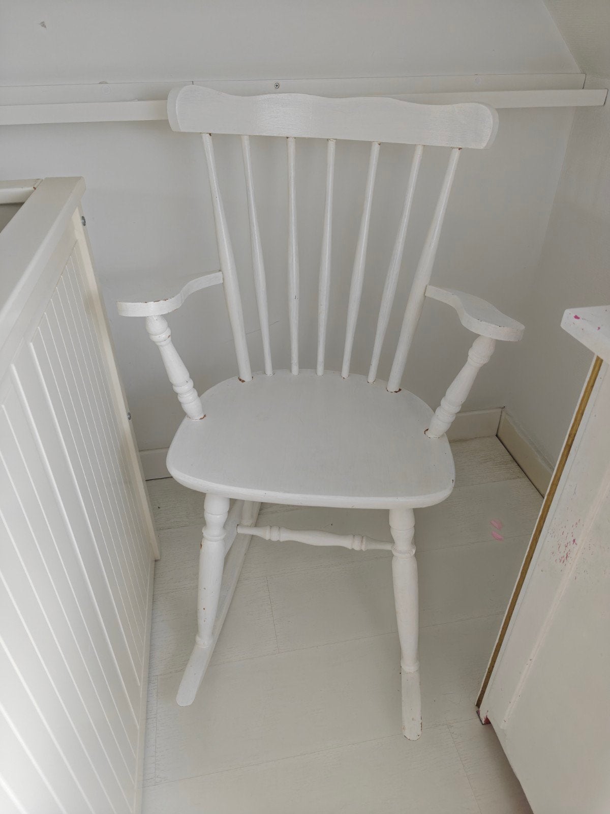Witte houten schommelstoel, Huis en Inrichting, Stoelen, Ophalen, Gebruikt, Wit, Eén