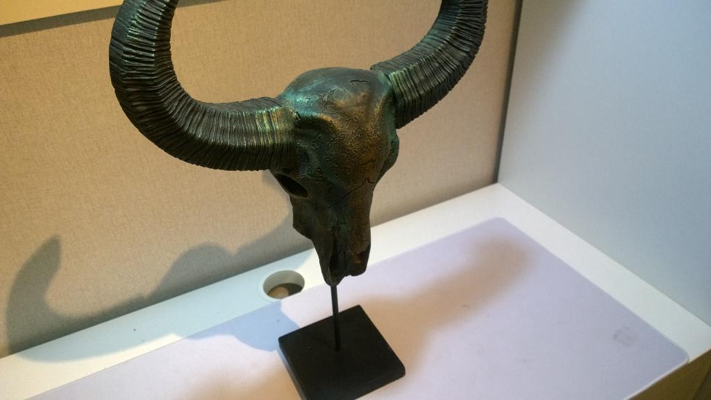 Stierenschedel op standaard, Ophalen, Gebruikt, Kunststof