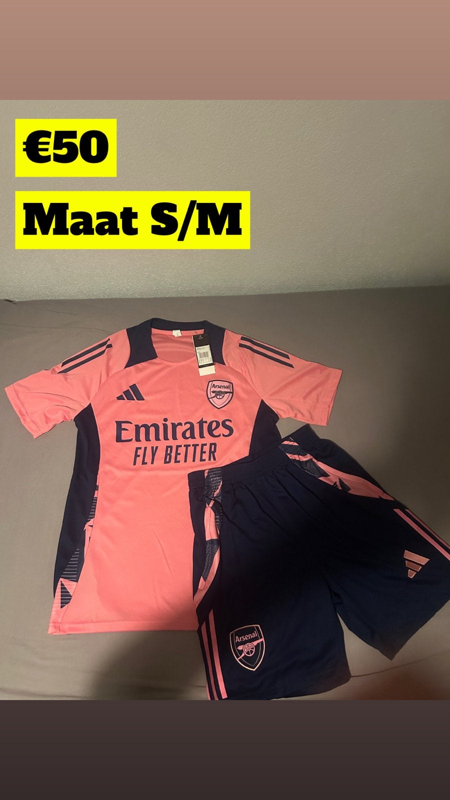 Arsenal Voetbaltenue Roze - Shirt en Broekje, Maat 48/50 (M), Nieuw, Ophalen of Verzenden, Roze