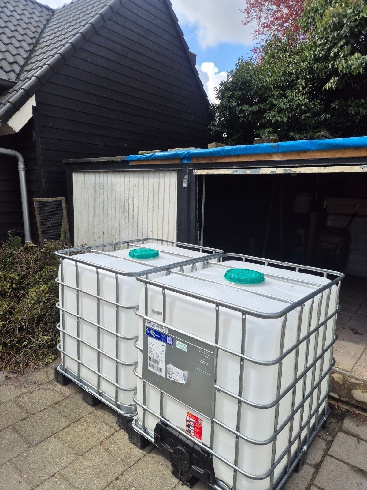 2x ibc 1000 liter  helemaal compleet kunststof pallets, Tuin en Terras, Regentonnen, 150 liter of meer, Ophalen of Verzenden, Zo goed als nieuw