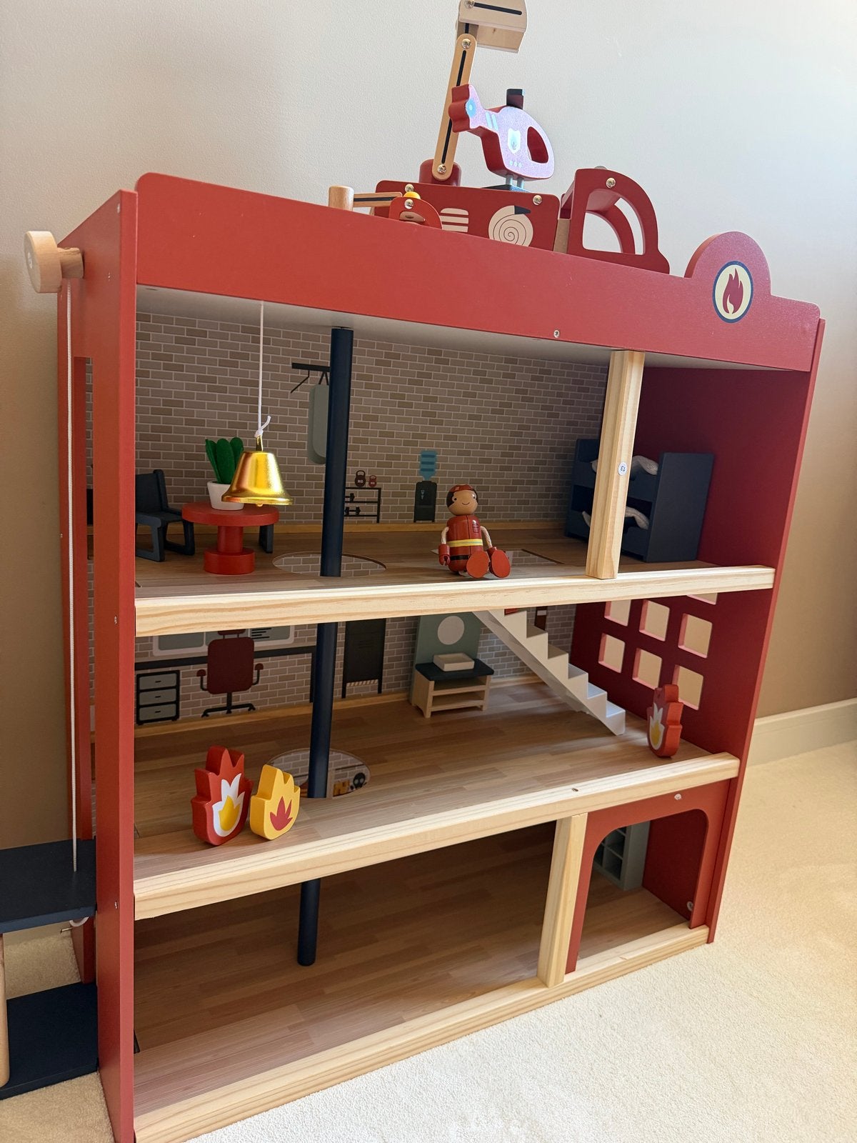 Brandweerkazerne poppenhuis van Petite Amelie, Ophalen of Verzenden, Zo goed als nieuw, Poppenhuis