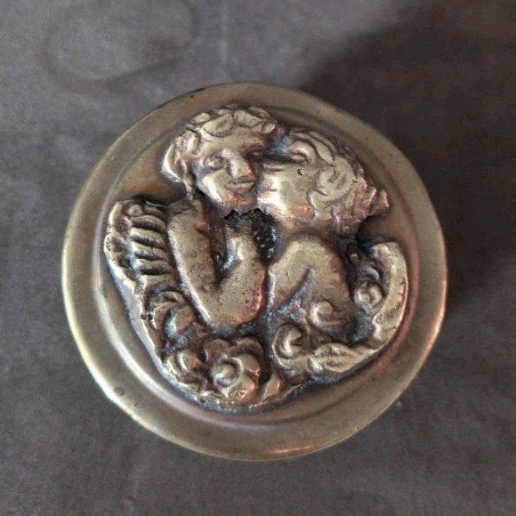 Antiek messing deksel, pillen-, snuif, -juwelendoosje., Antiek en Kunst, Ophalen of Verzenden