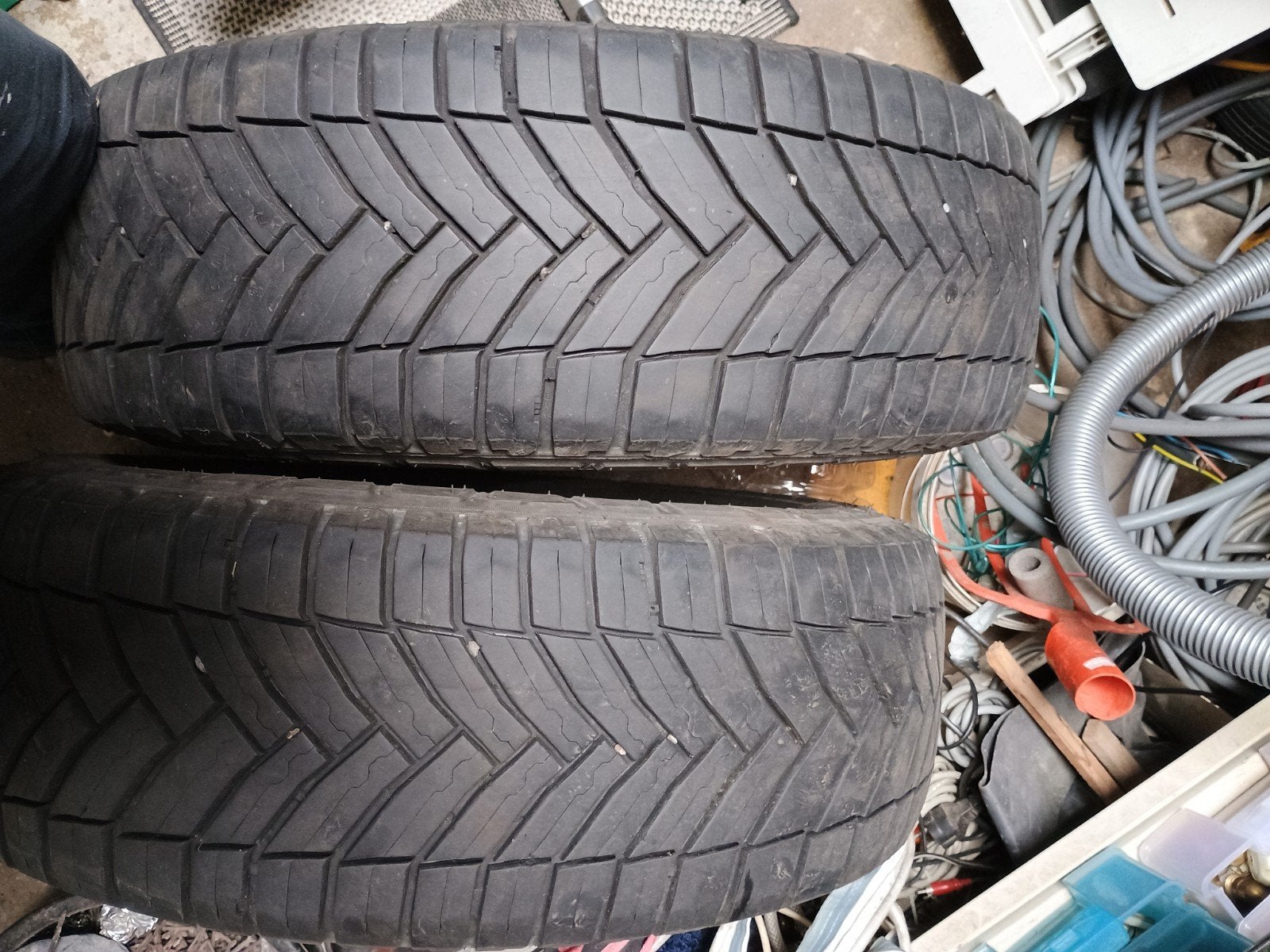 Michelin  agilis cross climate 215/70/15, Ophalen, 15 inch, All Season, Band(en)