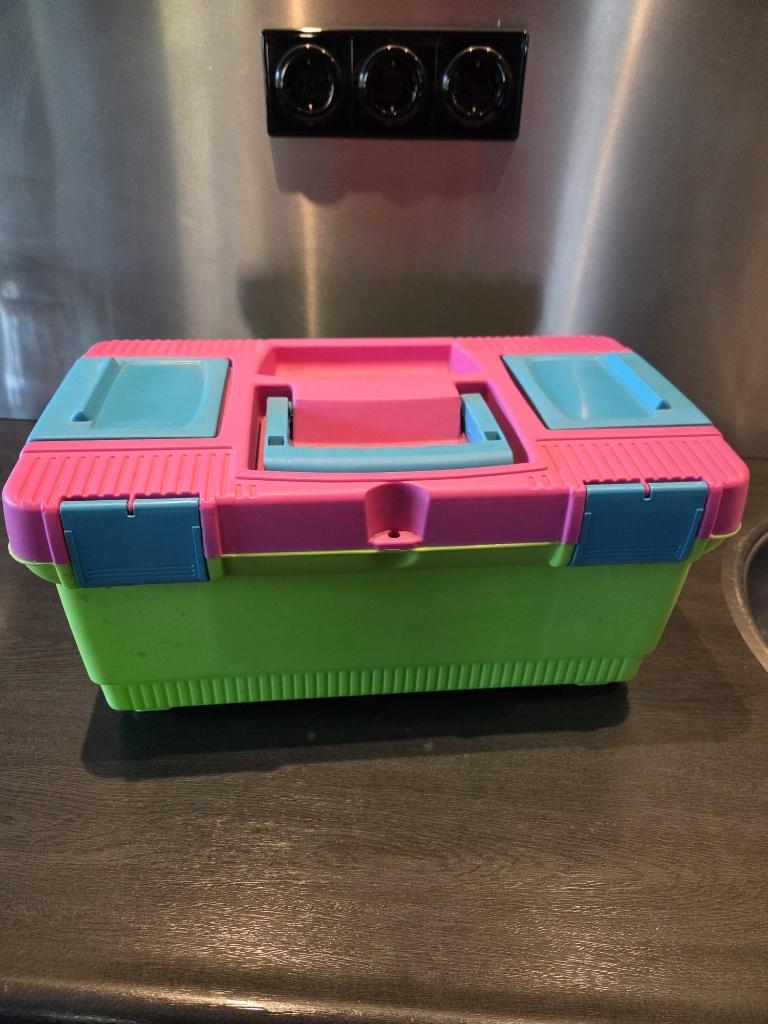 knutselkoffer roze & geel & blauw, Ophalen, Zo goed als nieuw