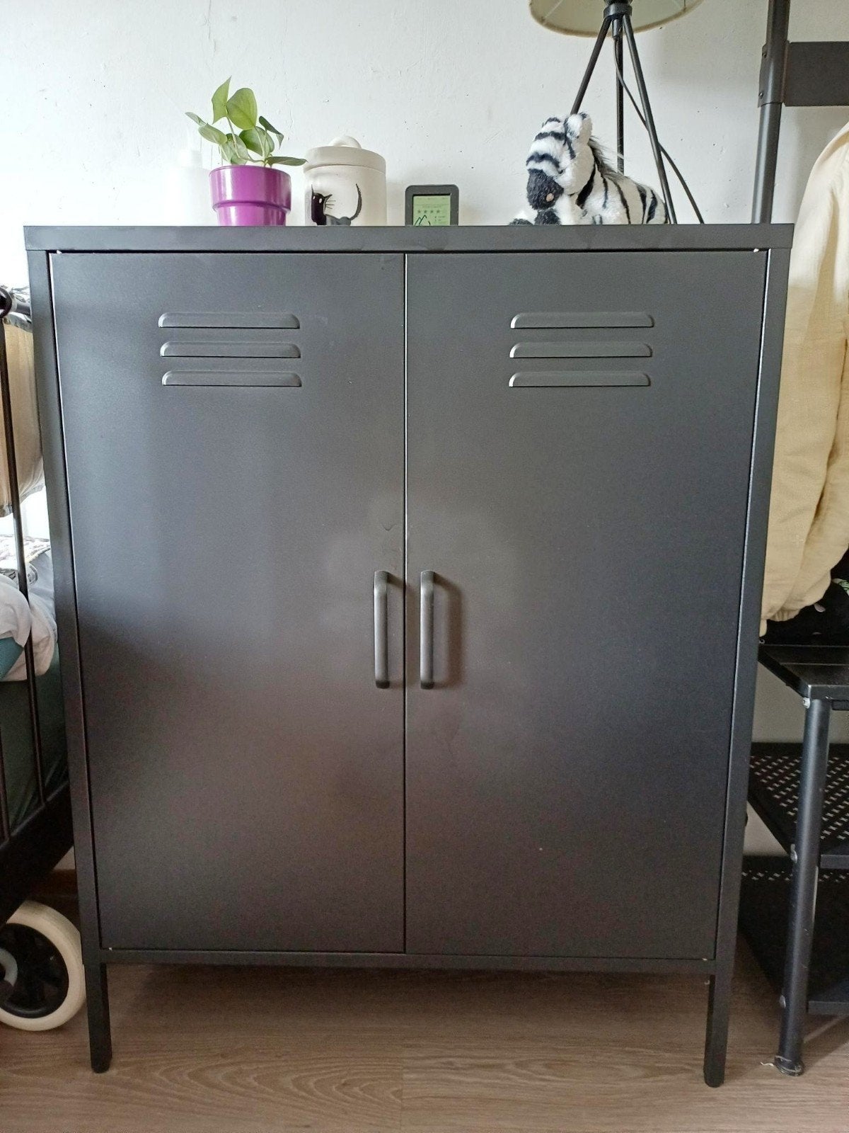 Stoere zwarte metalen lockerkast 'Finn' (MaximaVida), Ophalen, Gebruikt, Industrieel