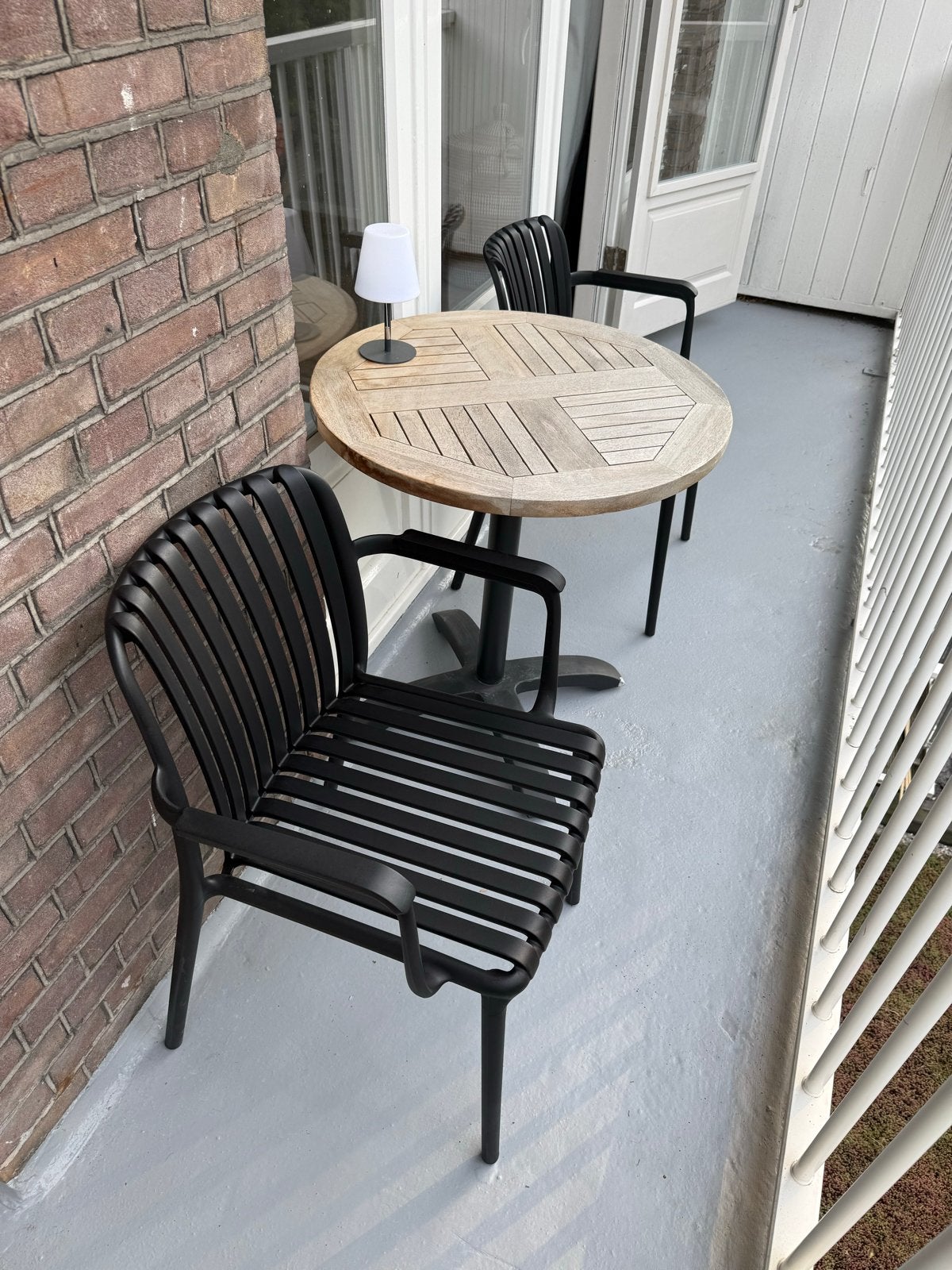Hartman inklapbare balkontafel van hout met zwarte voet, Ophalen of Verzenden, Gebruikt, Rond, Hout