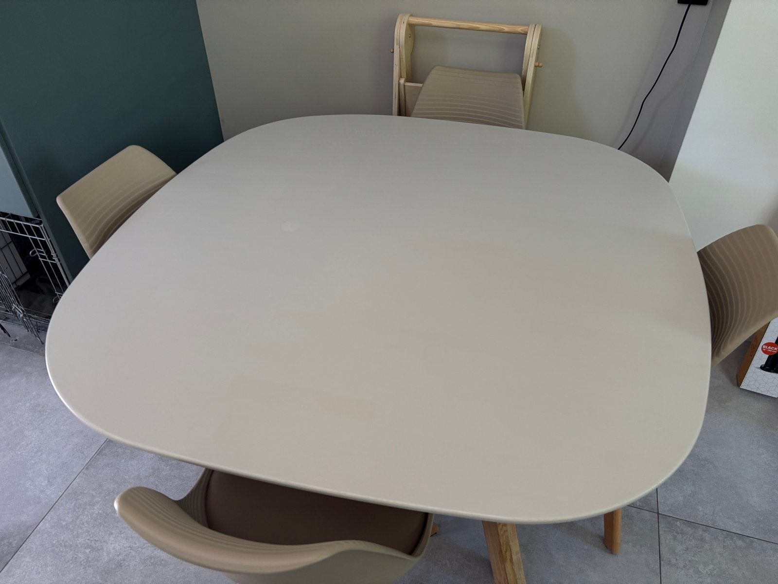 Woood tafel van Karwei - Stijlvolle eettafel, Ophalen, Gebruikt, Vierkant, Vier personen