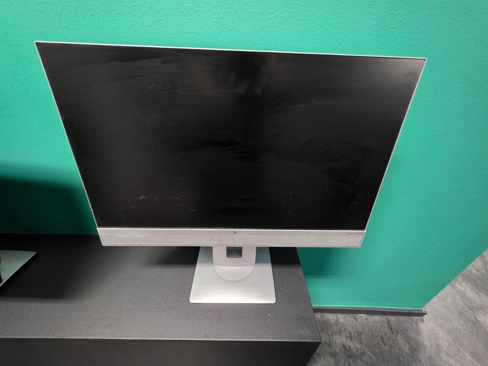 HP E243m Monitor IPS, Computers en Software, Monitoren, Ophalen, In hoogte verstelbaar, IPS, Full HD