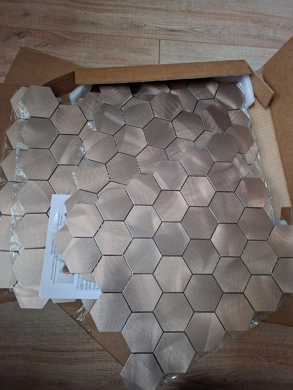 40 nieuwe Zelfklevende Hexagonale Aluminium Wandpanelen, Doe-het-zelf en Verbouw, Tegels, Verzenden, Nieuw, Minder dan 5 m², Overige materialen