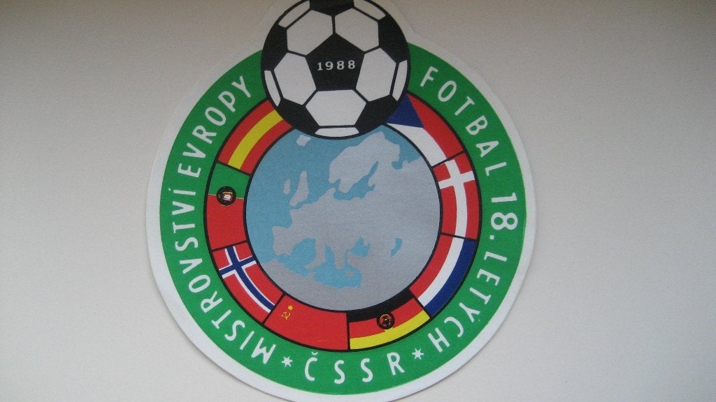 Unieke sticker van het EK voetbal onder 19 jaar in 1988, Verzamelen, Ophalen of Verzenden, Nieuw, Buitenlandse clubs, Poster, Plaatje of Sticker
