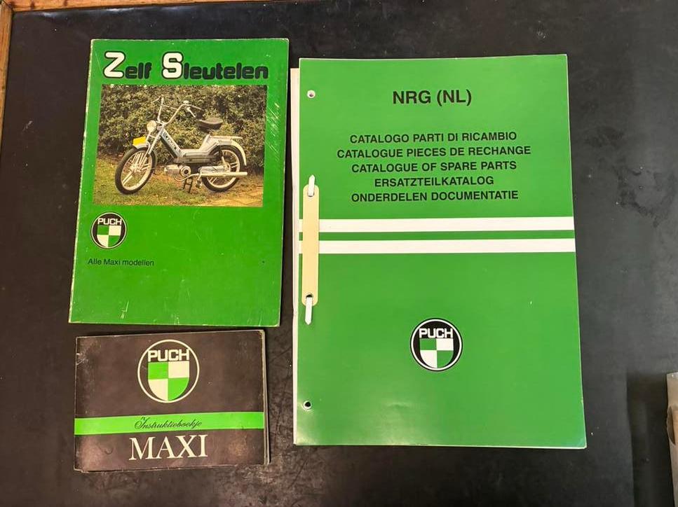 Bromfiets onderdelen boeken en reparatie instructies, Fietsen en Brommers, Handleidingen en Instructieboekjes, Ophalen, Gebruikt