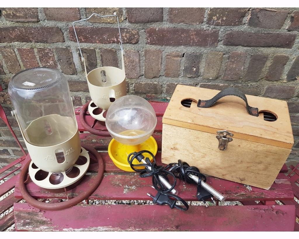 Set bestaande uit ransportbox micro drinkbakverwarmer eetbak, Dieren en Toebehoren, Ophalen of Verzenden, Zo goed als nieuw, Eten en Drinken