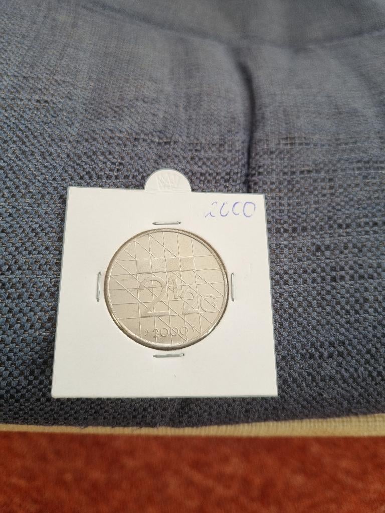 Nederland: een zeer mooie nikkelen 2,5 gulden munt uit 2000., Ophalen of Verzenden, Koningin Beatrix, 2½ gulden, Losse munt