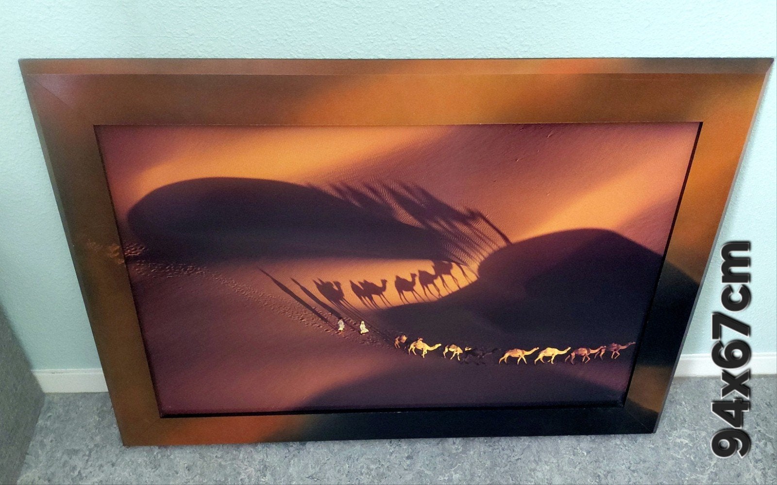 Foto met beschilderde lijst woestijn met kamelen 94x67cm, Antiek en Kunst, Kunst | Schilderijen | Klassiek, Ophalen